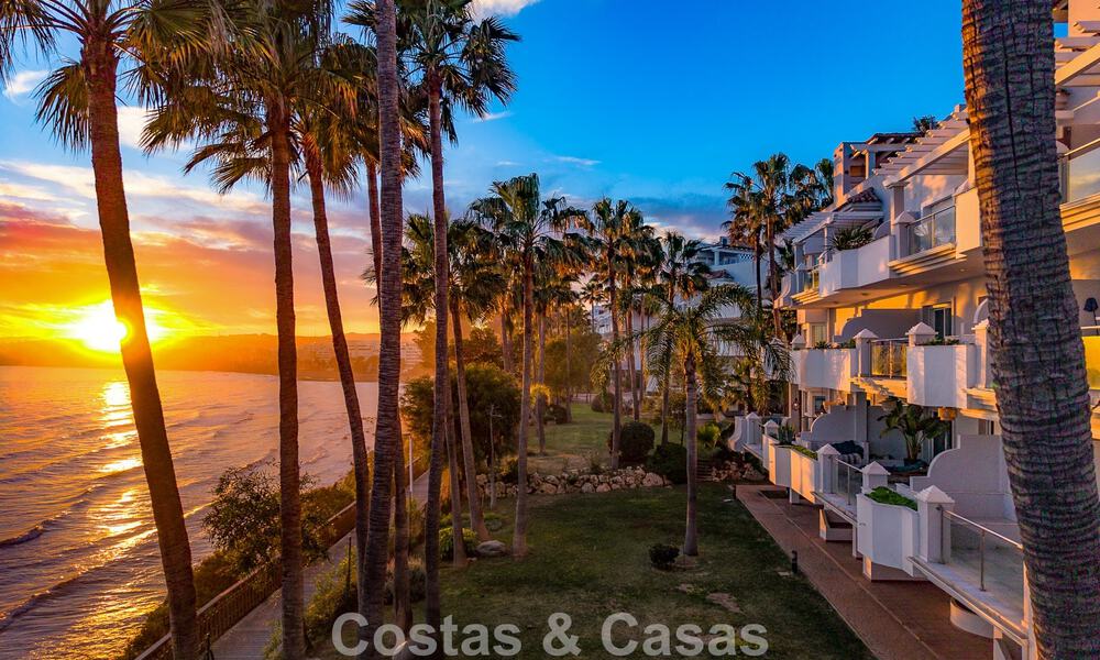 Appartement exclusif en première ligne de plage avec vue panoramique sur la mer à vendre dans le centre d’Estepona 795992