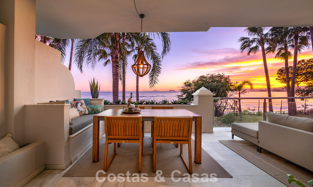 Appartement exclusif en première ligne de plage avec vue panoramique sur la mer à vendre dans le centre d’Estepona 795998