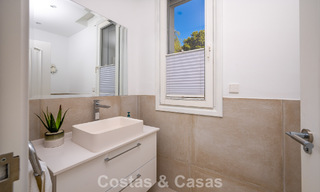 Majestueuse villa rénovée avec modernité offrant une vue panoramique sur la mer, à vendre sur un vaste terrain à l’est du centre de Marbella 796499 