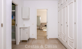 Majestueuse villa rénovée avec modernité offrant une vue panoramique sur la mer, à vendre sur un vaste terrain à l’est du centre de Marbella 796501 