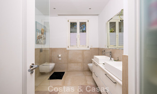 Majestueuse villa rénovée avec modernité offrant une vue panoramique sur la mer, à vendre sur un vaste terrain à l’est du centre de Marbella 796503 