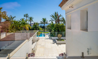 Majestueuse villa rénovée avec modernité offrant une vue panoramique sur la mer, à vendre sur un vaste terrain à l’est du centre de Marbella 796517 