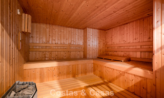 Majestueuse villa rénovée avec modernité offrant une vue panoramique sur la mer, à vendre sur un vaste terrain à l’est du centre de Marbella 796523 