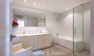 Majestueuse villa rénovée avec modernité offrant une vue panoramique sur la mer, à vendre sur un vaste terrain à l’est du centre de Marbella 796532 