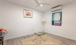 Majestueuse villa rénovée avec modernité offrant une vue panoramique sur la mer, à vendre sur un vaste terrain à l’est du centre de Marbella 796537 