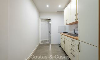 Majestueuse villa rénovée avec modernité offrant une vue panoramique sur la mer, à vendre sur un vaste terrain à l’est du centre de Marbella 796541 