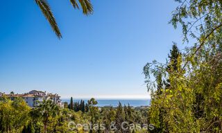 Majestueuse villa rénovée avec modernité offrant une vue panoramique sur la mer, à vendre sur un vaste terrain à l’est du centre de Marbella 796548 