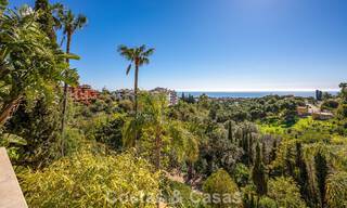 Majestueuse villa rénovée avec modernité offrant une vue panoramique sur la mer, à vendre sur un vaste terrain à l’est du centre de Marbella 796555 