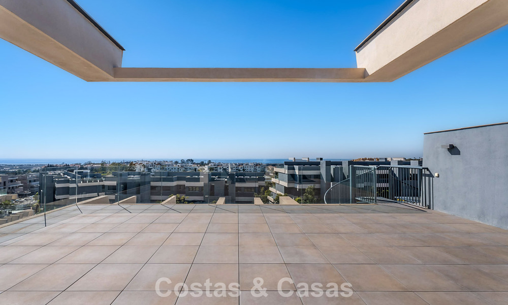 Penthouse avec vue sur la mer depuis une vaste terrasse sur le toit à vendre sur la New Golden Mile, entre Marbella et Estepona 796603