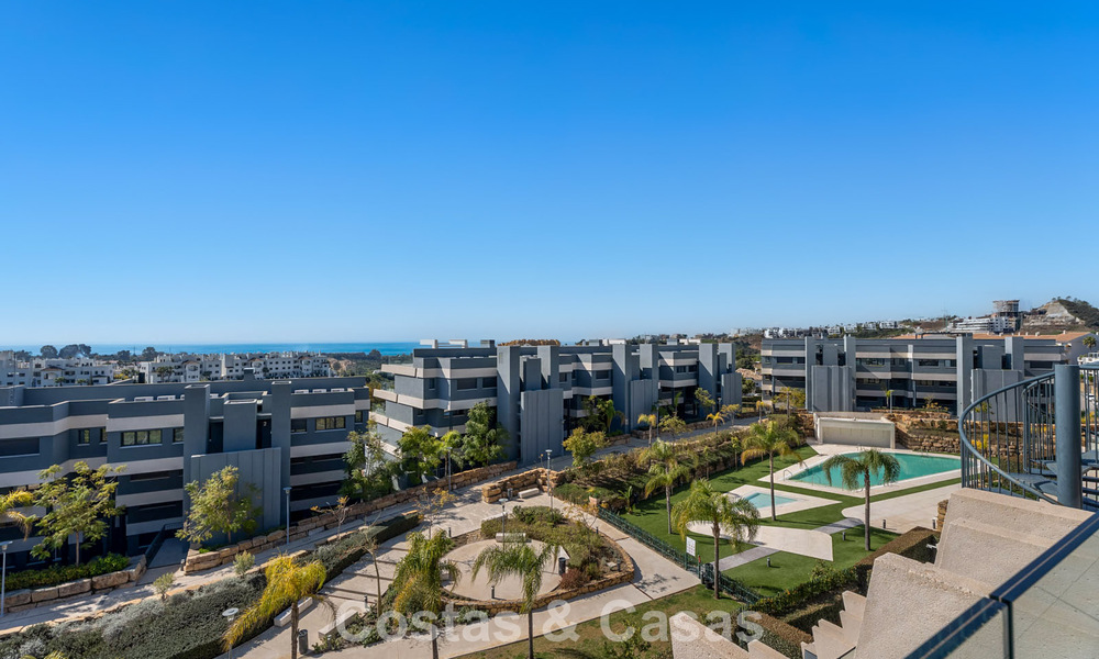 Penthouse avec vue sur la mer depuis une vaste terrasse sur le toit à vendre sur la New Golden Mile, entre Marbella et Estepona 796604