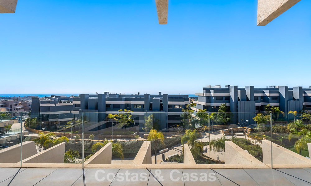Penthouse avec vue sur la mer depuis une vaste terrasse sur le toit à vendre sur la New Golden Mile, entre Marbella et Estepona 796606