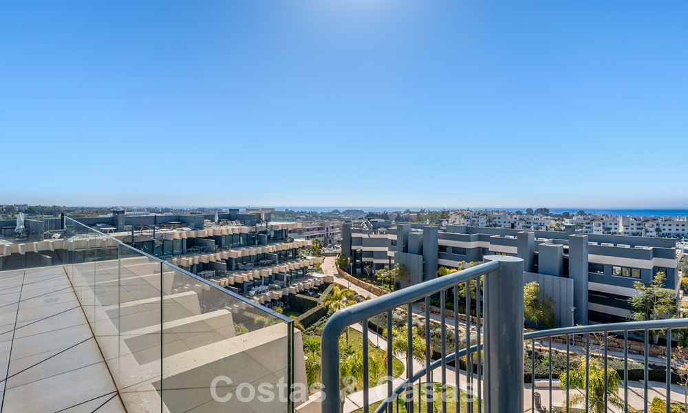 Penthouse avec vue sur la mer depuis une vaste terrasse sur le toit à vendre sur la New Golden Mile, entre Marbella et Estepona 796607