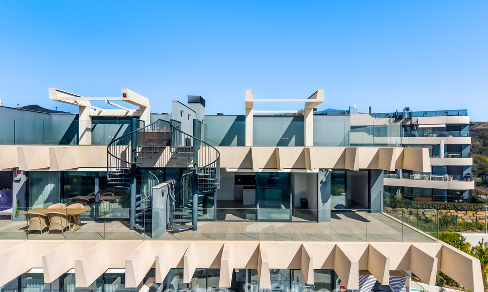 Penthouse avec vue sur la mer depuis une vaste terrasse sur le toit à vendre sur la New Golden Mile, entre Marbella et Estepona 796610