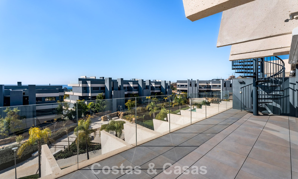 Penthouse avec vue sur la mer depuis une vaste terrasse sur le toit à vendre sur la New Golden Mile, entre Marbella et Estepona 796612