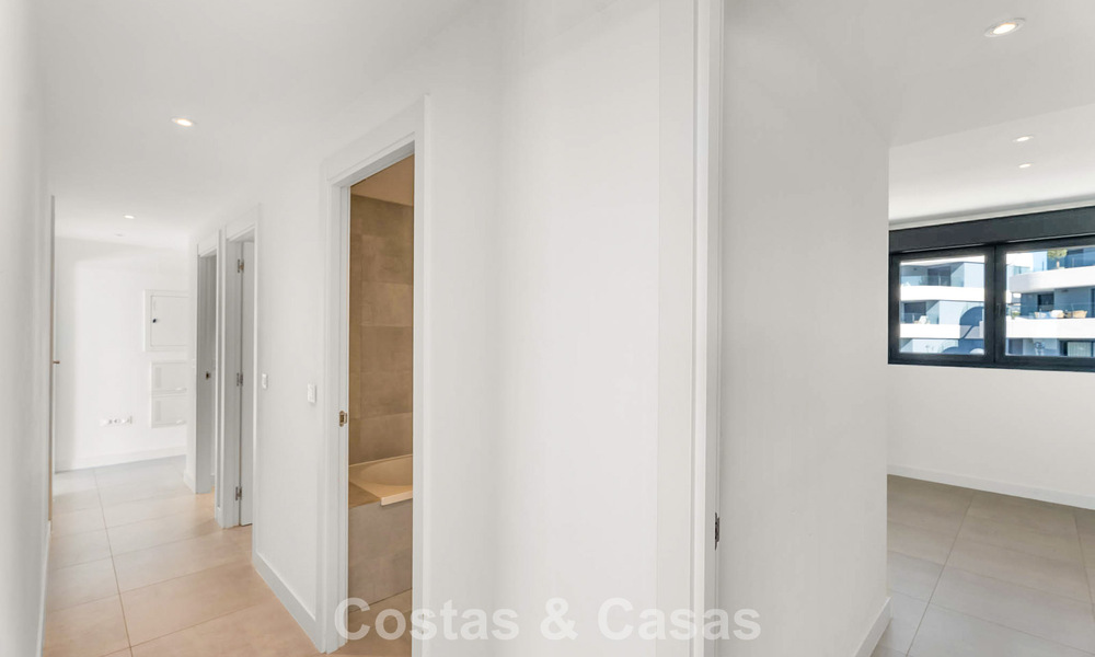 Penthouse avec vue sur la mer depuis une vaste terrasse sur le toit à vendre sur la New Golden Mile, entre Marbella et Estepona 796617