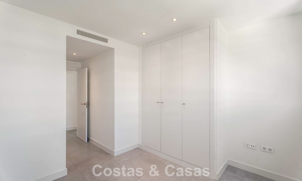 Penthouse avec vue sur la mer depuis une vaste terrasse sur le toit à vendre sur la New Golden Mile, entre Marbella et Estepona 796620