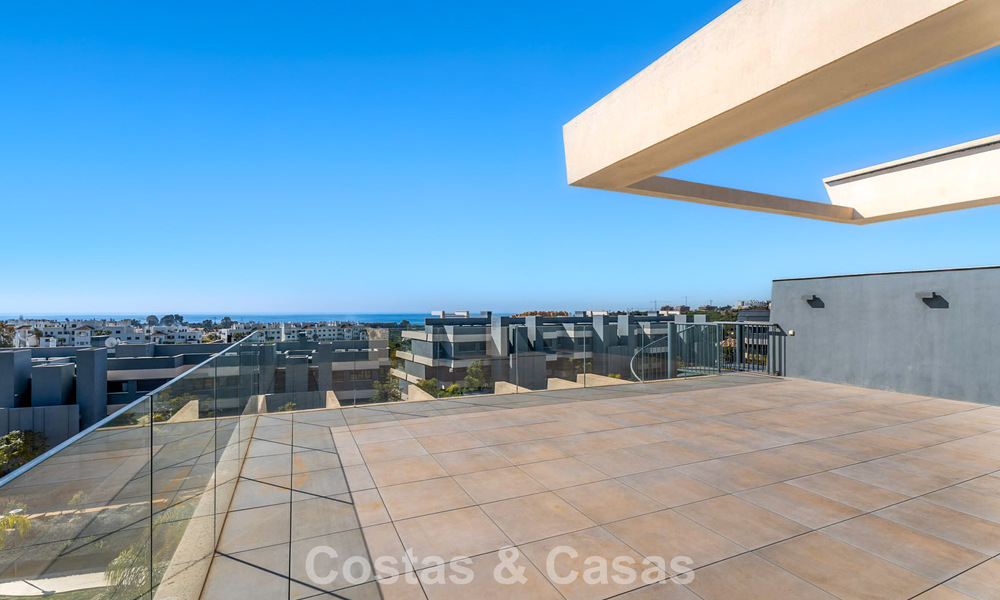 Penthouse avec vue sur la mer depuis une vaste terrasse sur le toit à vendre sur la New Golden Mile, entre Marbella et Estepona 796621