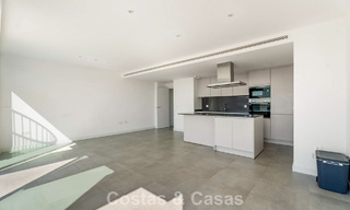 Penthouse avec vue sur la mer depuis une vaste terrasse sur le toit à vendre sur la New Golden Mile, entre Marbella et Estepona 796623 