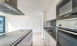 Penthouse avec vue sur la mer depuis une vaste terrasse sur le toit à vendre sur la New Golden Mile, entre Marbella et Estepona 796626 