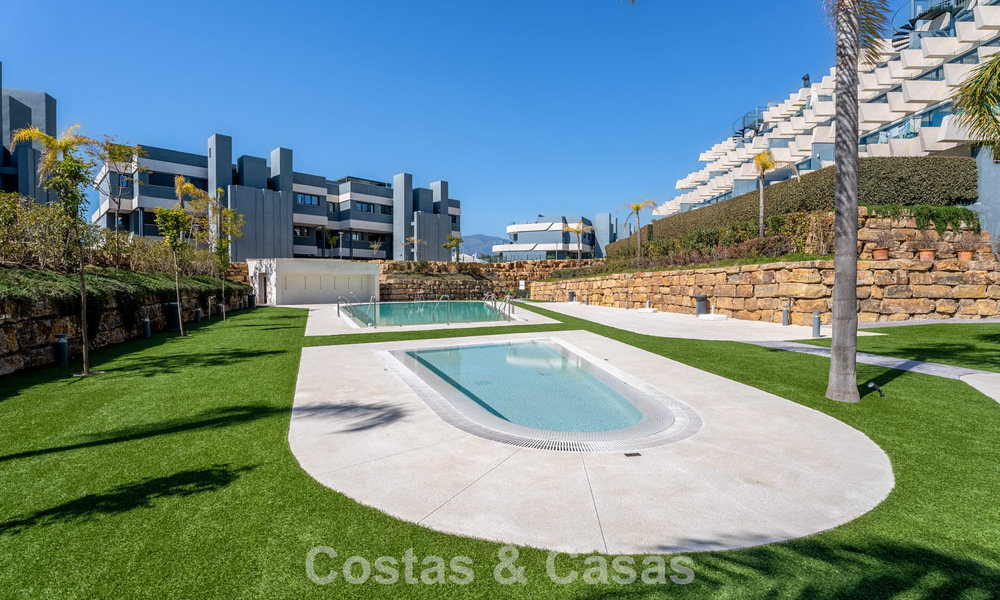 Penthouse avec vue sur la mer depuis une vaste terrasse sur le toit à vendre sur la New Golden Mile, entre Marbella et Estepona 796627