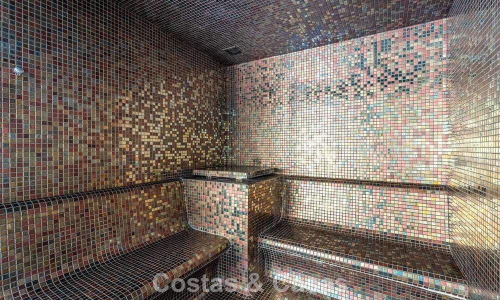 Penthouse avec vue sur la mer depuis une vaste terrasse sur le toit à vendre sur la New Golden Mile, entre Marbella et Estepona 796632