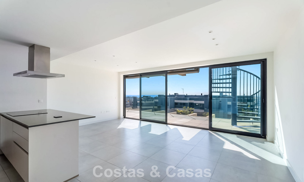 Penthouse avec vue sur la mer depuis une vaste terrasse sur le toit à vendre sur la New Golden Mile, entre Marbella et Estepona 796636