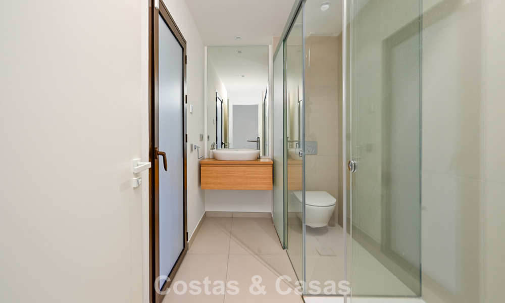 Appartement de plain-pied de haute qualité avec jardin privé et piscine à vendre à Fuengirola, Costa del Sol 796571