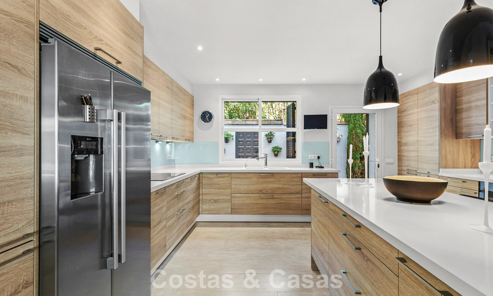 Élégante villa de luxe avec une intimité absolue à vendre sur le Golden Mile de Marbella 796657