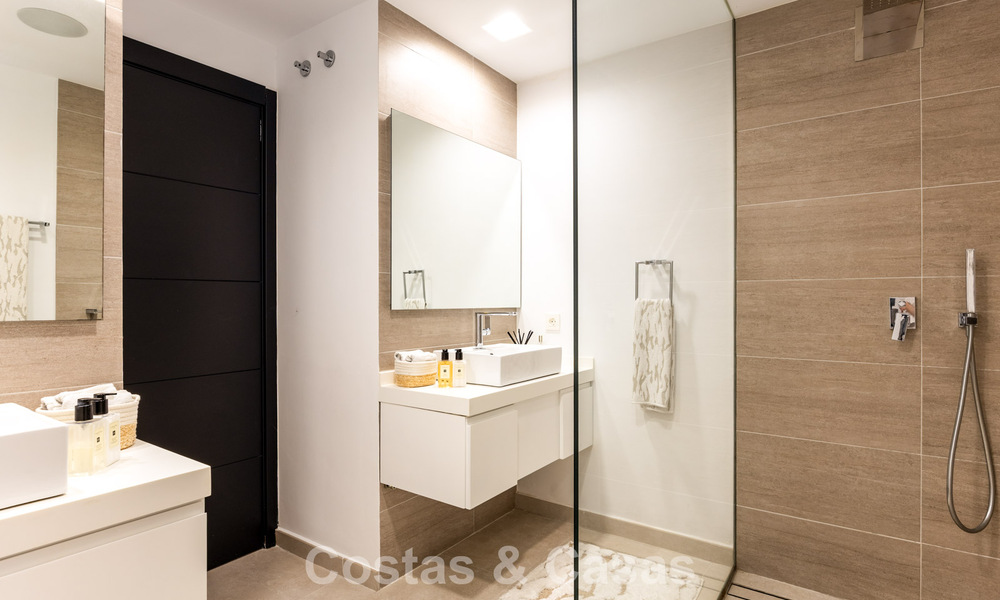 Villa de luxe haut de gamme en première ligne de golf à vendre dans la Vallée du Golf de Nueva Andalucía, Marbella 796707