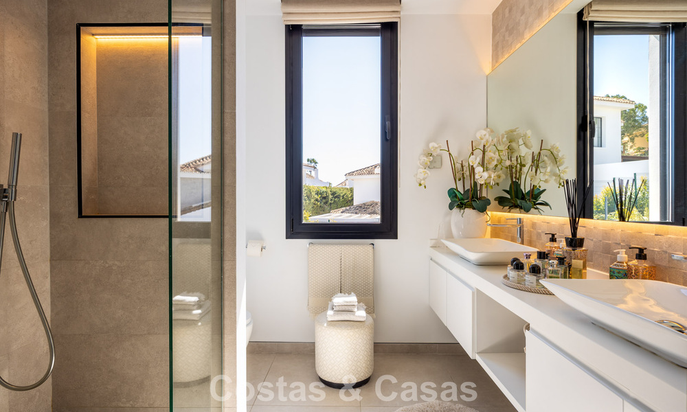 Villa de luxe haut de gamme en première ligne de golf à vendre dans la Vallée du Golf de Nueva Andalucía, Marbella 796712