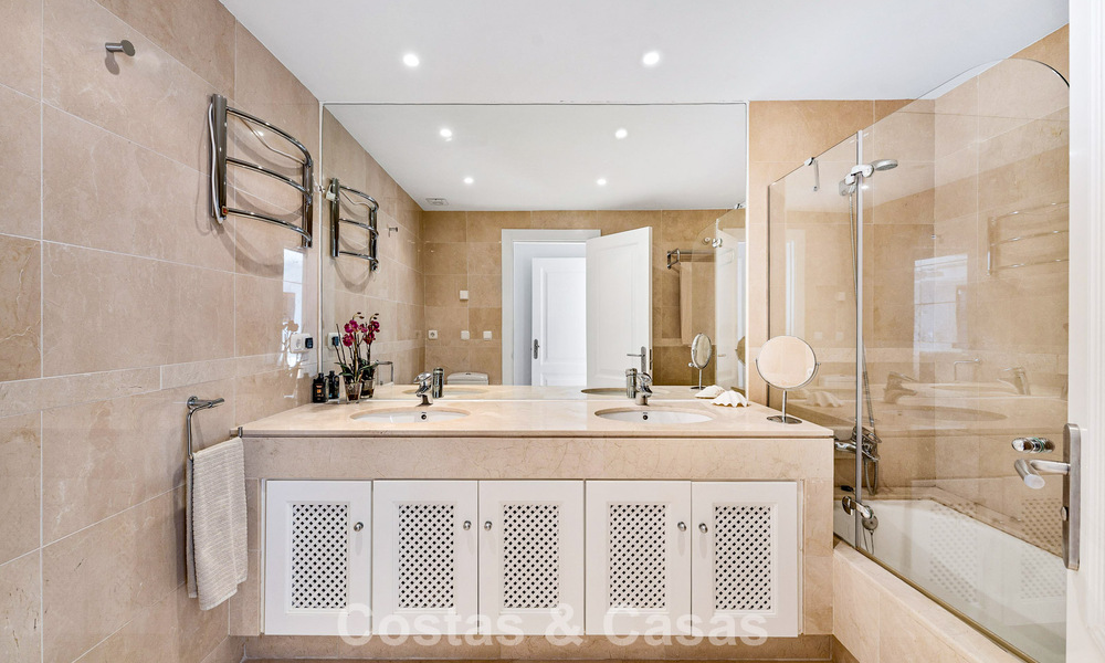 Penthouse duplex de luxe à vendre dans une résidence sécurisée dans la vallée du golf de Nueva Andalucía, Marbella 796732