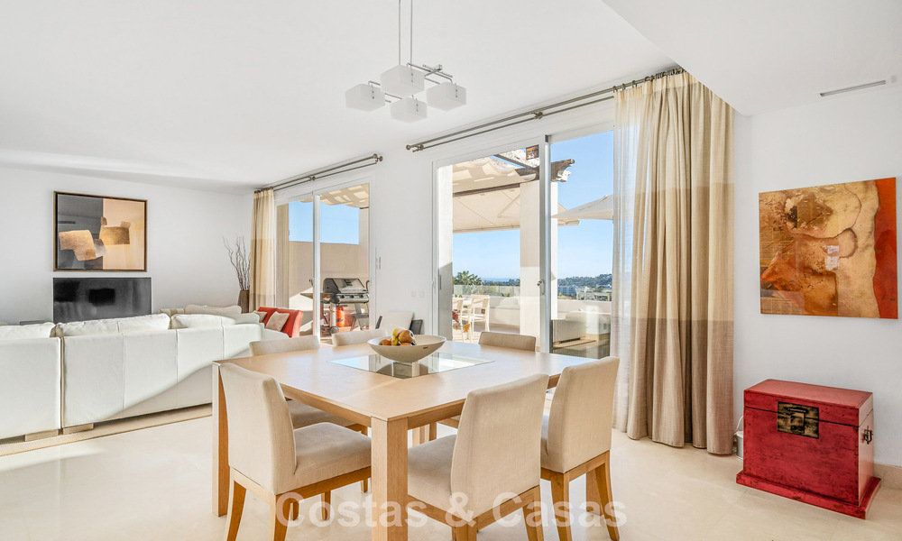 Penthouse duplex de luxe à vendre dans une résidence sécurisée dans la vallée du golf de Nueva Andalucía, Marbella 796742