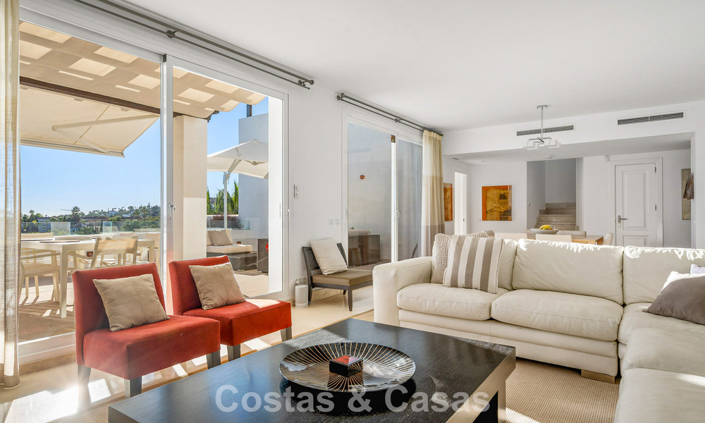 Penthouse duplex de luxe à vendre dans une résidence sécurisée dans la vallée du golf de Nueva Andalucía, Marbella 796743