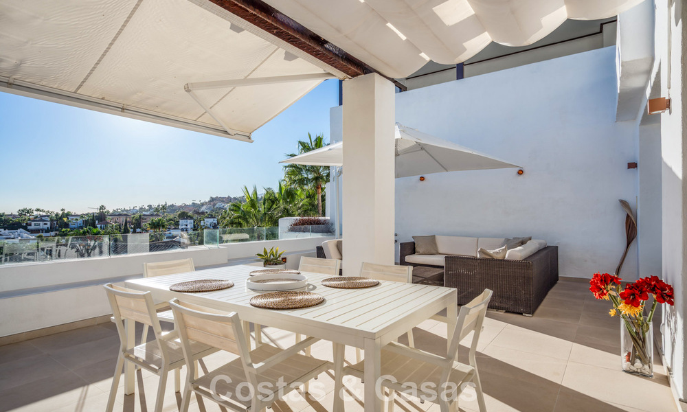 Penthouse duplex de luxe à vendre dans une résidence sécurisée dans la vallée du golf de Nueva Andalucía, Marbella 796750
