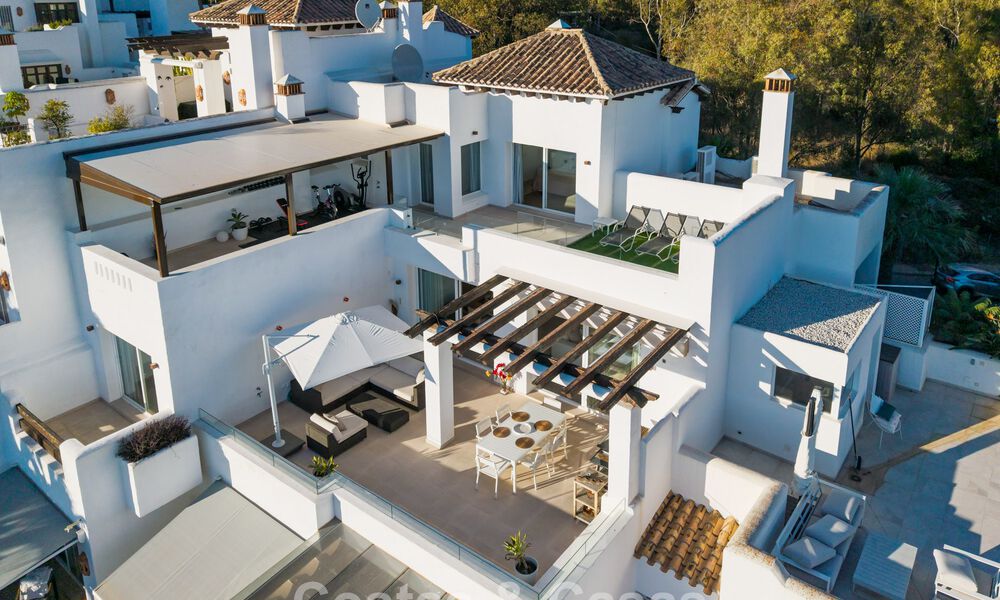 Penthouse duplex de luxe à vendre dans une résidence sécurisée dans la vallée du golf de Nueva Andalucía, Marbella 796755
