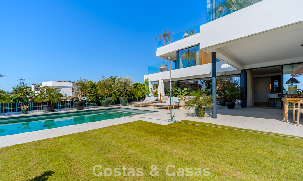 Villa de luxe exclusive et moderne à vendre à deux pas de la plage dans l’Est de Marbella 796878