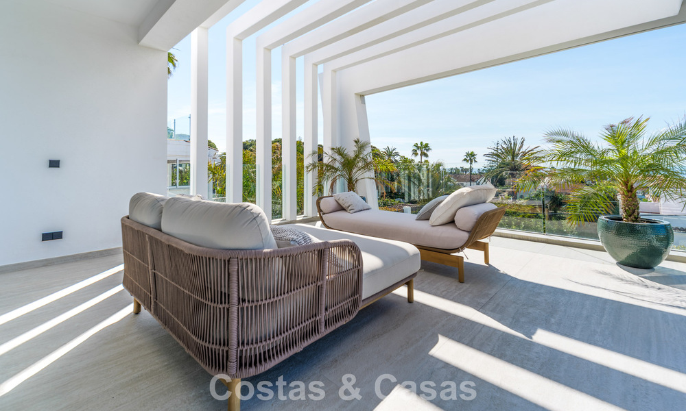 Villa de luxe exclusive et moderne à vendre à deux pas de la plage dans l’Est de Marbella 796895