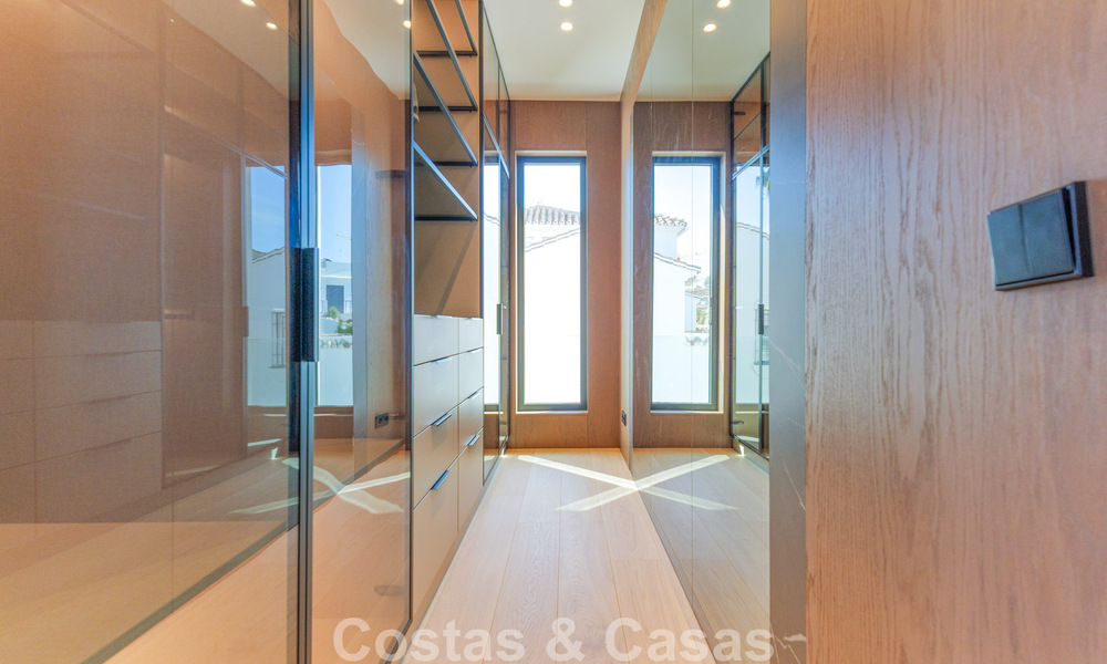 Villa de luxe exclusive et moderne à vendre à deux pas de la plage dans l’Est de Marbella 796901