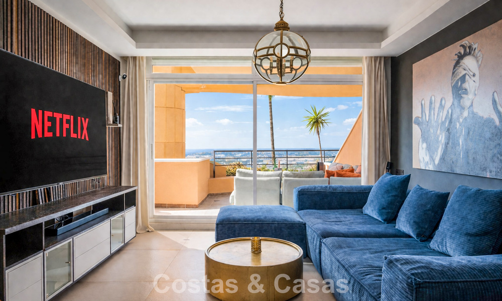 Spacieux appartement avec vue panoramique sur le golf et la mer à vendre à Nueva Andalucía, Marbella 796915