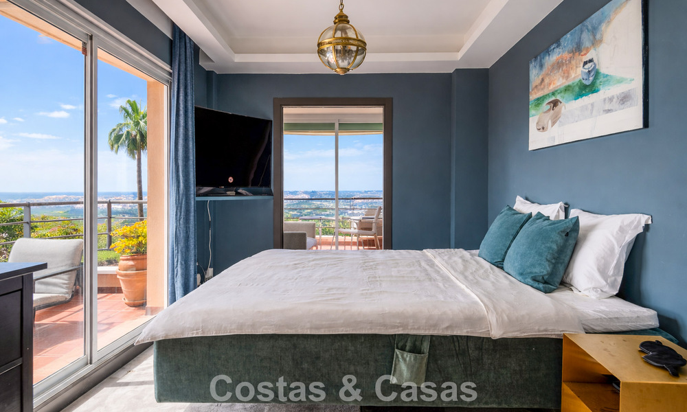 Spacieux appartement avec vue panoramique sur le golf et la mer à vendre à Nueva Andalucía, Marbella 796916