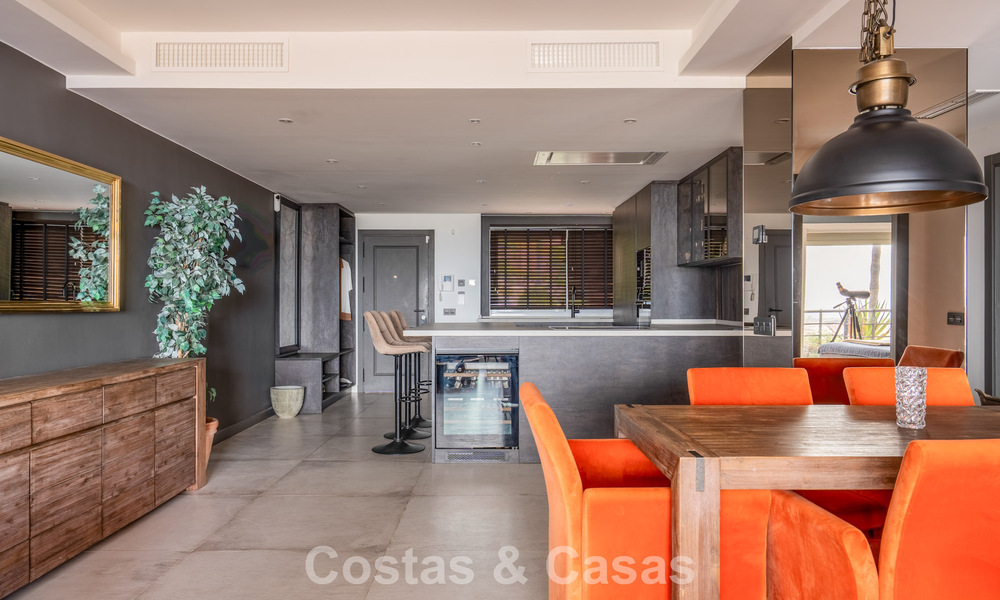 Spacieux appartement avec vue panoramique sur le golf et la mer à vendre à Nueva Andalucía, Marbella 796924