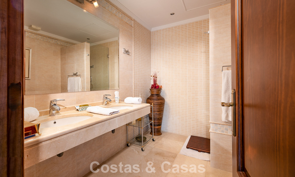 Villa méditerranéenne en première ligne de golf avec vue panoramique à vendre à La Cala Golf Resort, Mijas Costa 796437