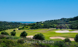 Villas modernes neuves à vendre en première ligne de golf, près du centre d’Estepona 796959 