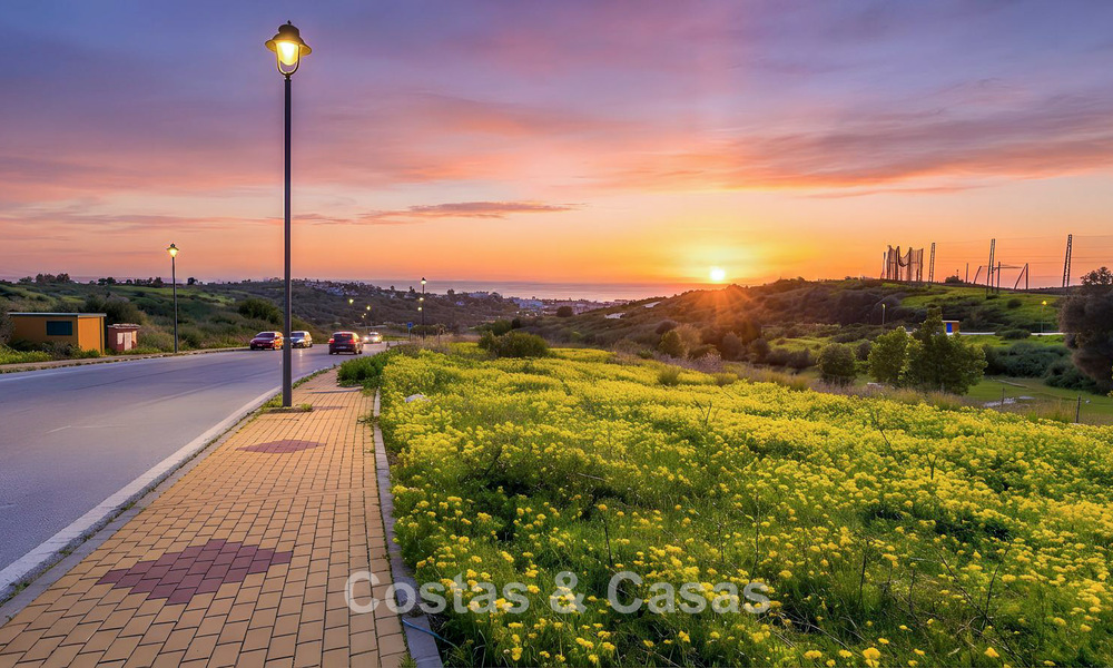 Villas modernes neuves à vendre en première ligne de golf, près du centre d’Estepona 796968