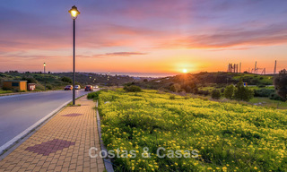 Villas modernes neuves à vendre en première ligne de golf, près du centre d’Estepona 796968 