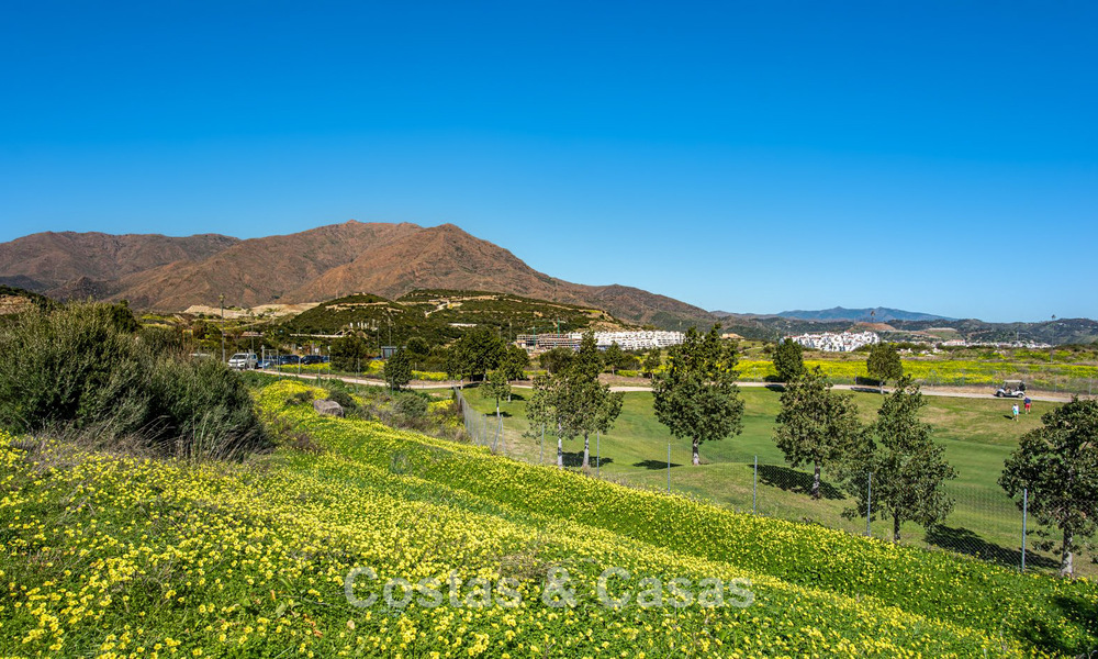 Villas modernes neuves à vendre en première ligne de golf, près du centre d’Estepona 796971