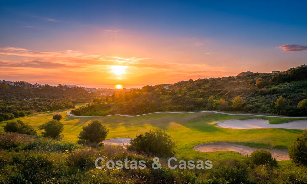 Villas modernes neuves à vendre en première ligne de golf, près du centre d’Estepona 796972