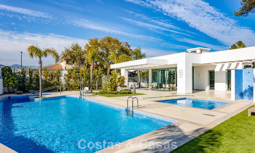 Luxueuse villa jumelée à vendre à proximité des commodités à Guadalmina Golf et San Pedro centre, Marbella 797172