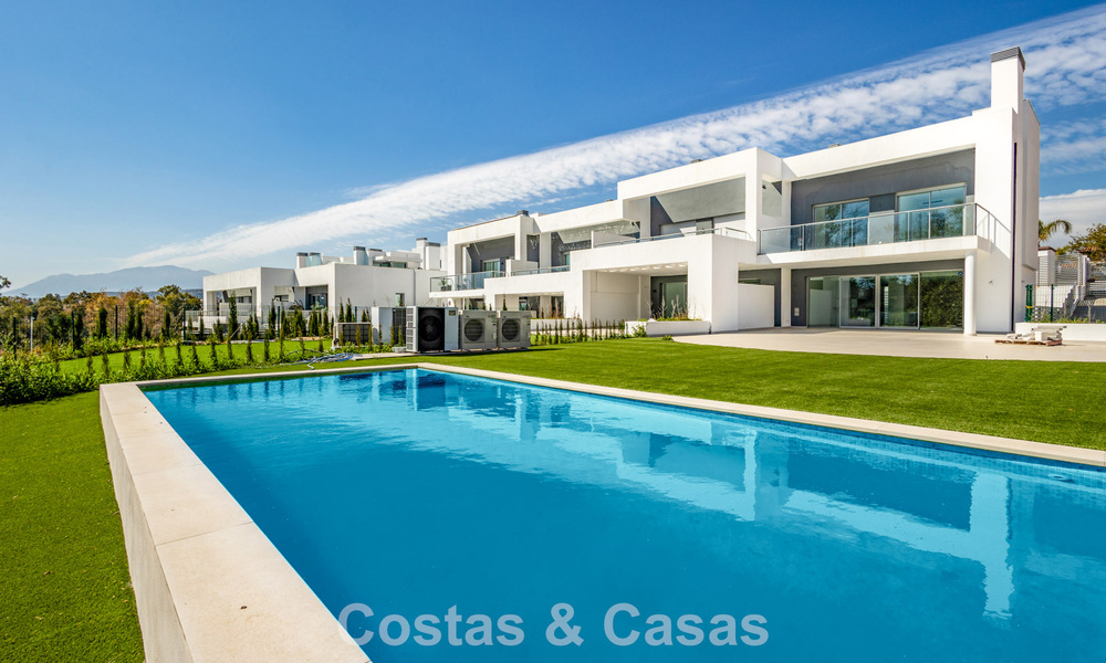 Luxueuse villa jumelée à vendre à proximité des commodités à Guadalmina Golf et San Pedro centre, Marbella 797178