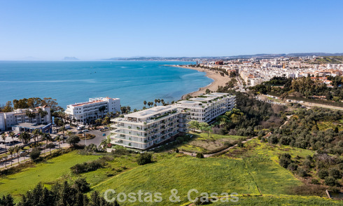 Lancement! Appartements de luxe avant-gardistes à vendre avec vue sur la mer, à deux pas de la plage et de la promenade à Estepona 797196